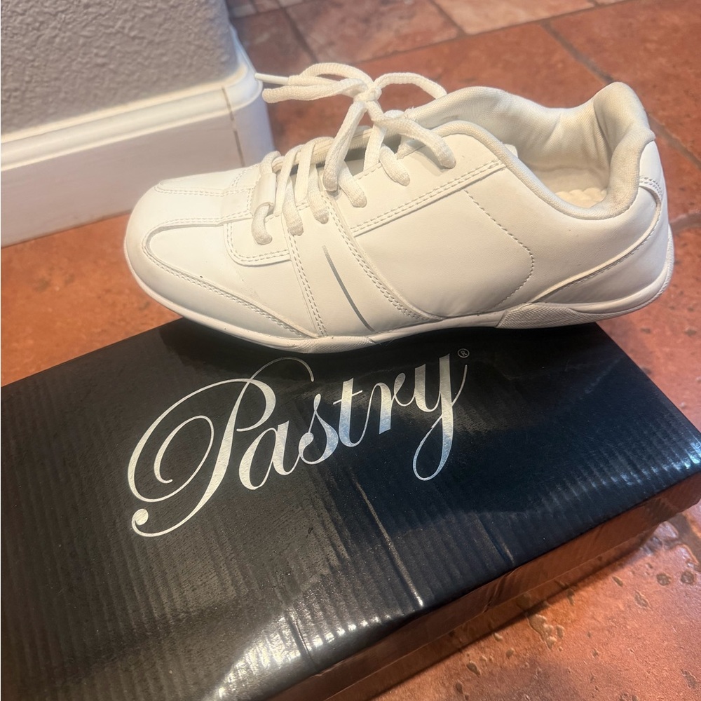 Pastry white athletic Shoes